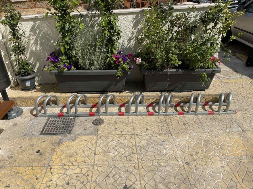 Νίκαια: Αστυνομικό τμήμα - πρότυπο με θέσεις ποδηλάτων, διάδρομο ΑΜΕΑ και stand για κατοικίδια