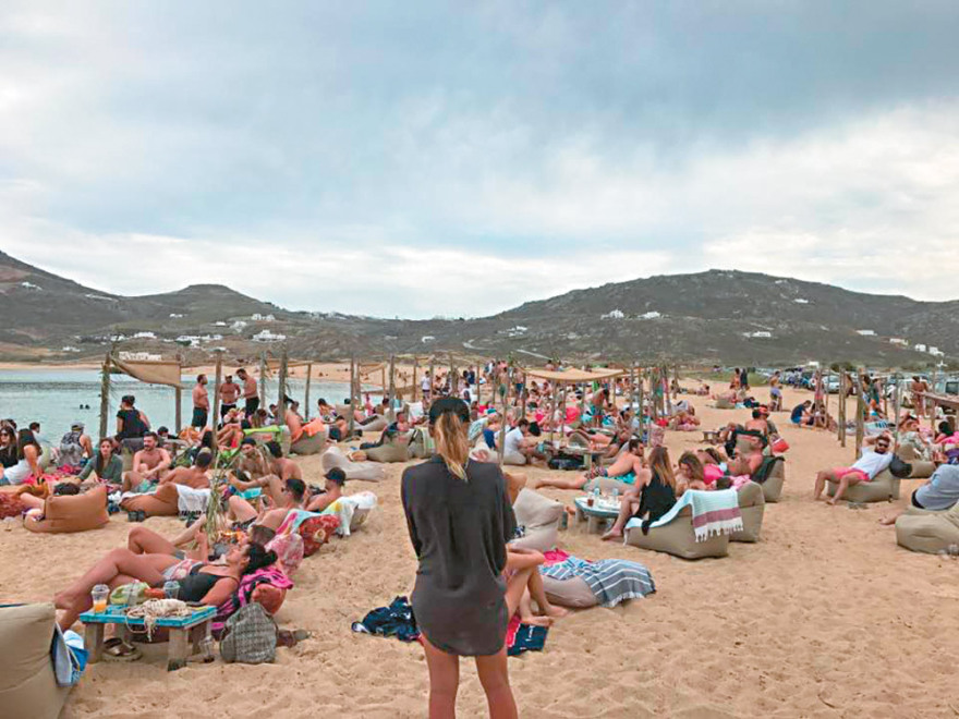 Μύκονος: Ο πόλεμος της Φτελιάς στην «καταραμένη» παραλία