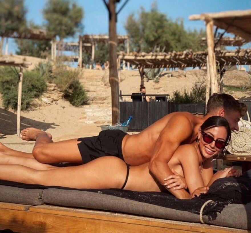 Ασυγκράτητοι στη Μύκονο ο Γιορέντε και η «καυτή» σύντροφός του