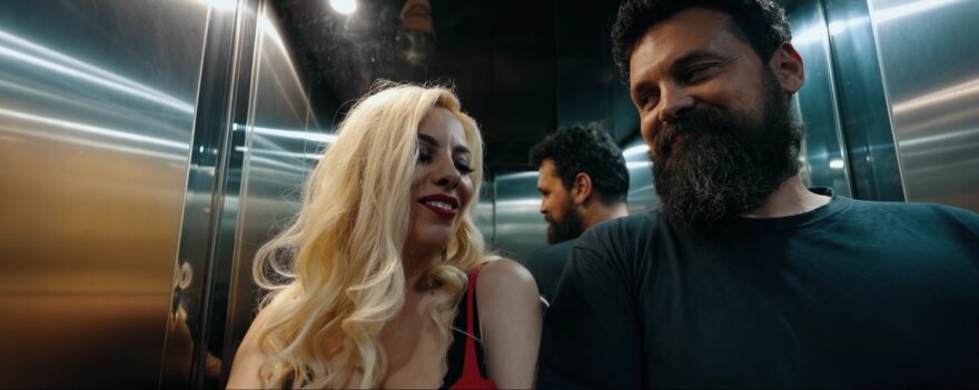 Η Ζαχαρούλα Κληματσάκη παρουσιάζει το νέο τραγούδι του Σπύρου Γραμμένου "Μήπως έχεις φωτιά;"