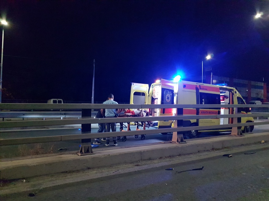 Σοκαριστικό τροχαίο με τραυματία στη λεωφόρο Κύμης - Δείτε φωτογραφίες