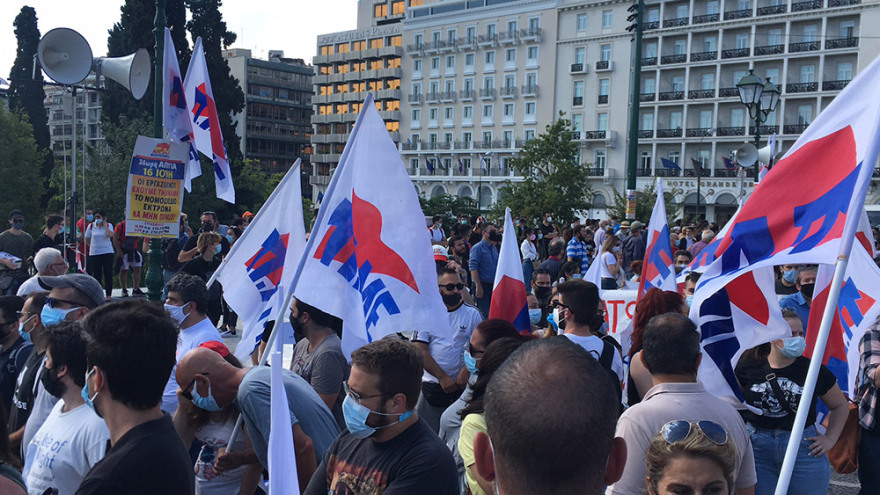 Ανοιξαν οι δρόμοι γύρω από το Σύνταγμα - Ολοκληρώθηκαν οι συγκεντρώσεις κατά του εργασιακού νομοσχεδίου