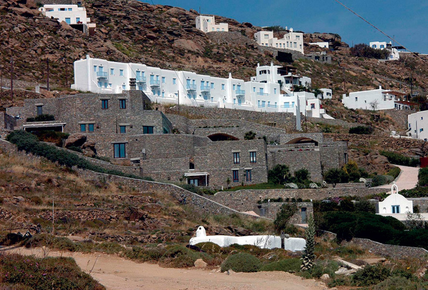 Άνα Μπεατρίς Μπαρός: To supermodel & οι χρυσές μπίζνες στη Μύκονο