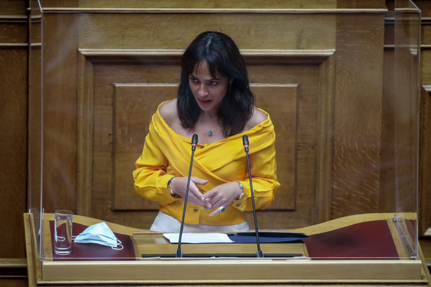 Δόμνα Μιχαηλίδου: Η σεξουαλική κακοποίηση στους χώρους δουλειάς και οι προβλέψεις του νομοσχεδίου Χατζηδάκη