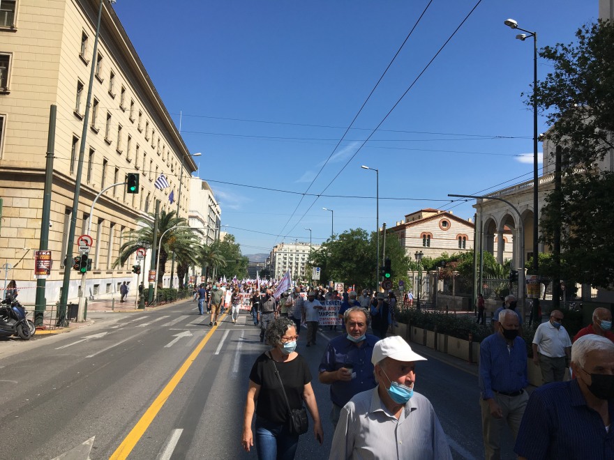 Ολοκληρώθηκαν οι πορείες στο κέντρο της Αθήνας - Ανοίγουν σταδιακά οι δρόμοι