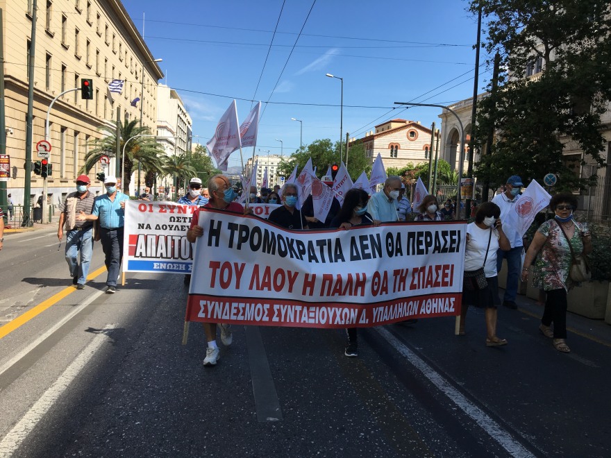 Ολοκληρώθηκαν οι πορείες στο κέντρο της Αθήνας - Ανοίγουν σταδιακά οι δρόμοι