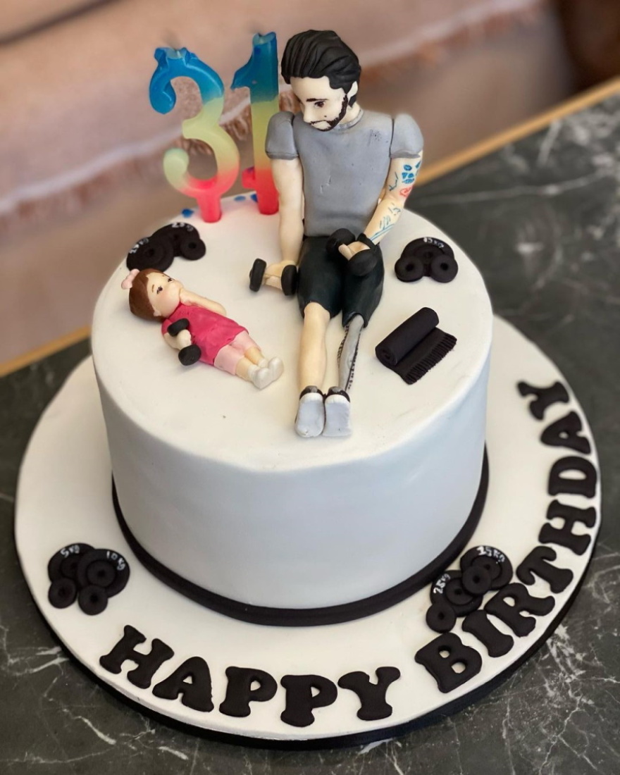 Ελένη Χατζίδου - Ετεοκλής Παύλου: Η οικογενειακή φωτογραφία και η πρωτότυπη τούρτα γενεθλίων