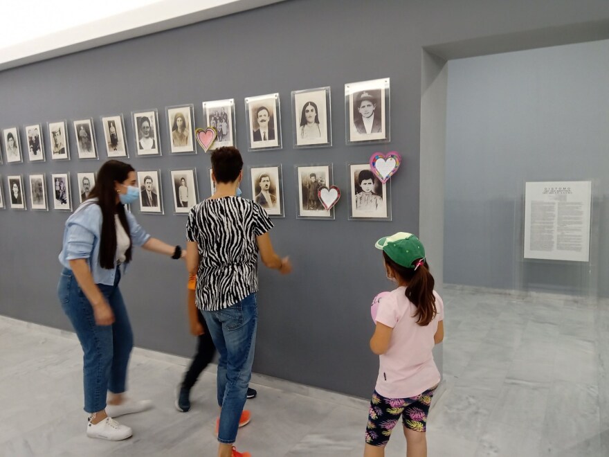 «Μηνύματα» από μαθητές του Δημοτικού Σχολείου Διστόμου, στα παιδιά που εκτελέστηκαν το 1944