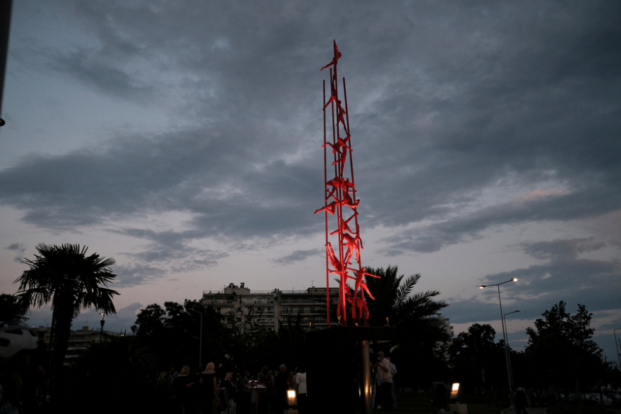 Θεσσαλονίκη: Αποκαλυπτήρια στο γλυπτό «Meteoron» - Δείτε φωτογραφίες