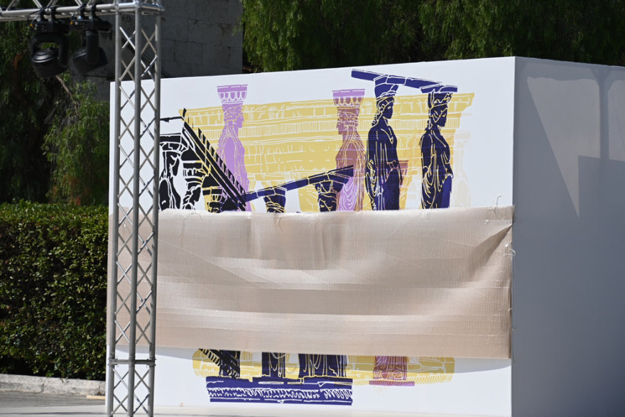 Dior: Πυρετώδεις προετοιμασίες για τη φαντασμαγορική επίδειξη στο Καλλιμάρμαρο