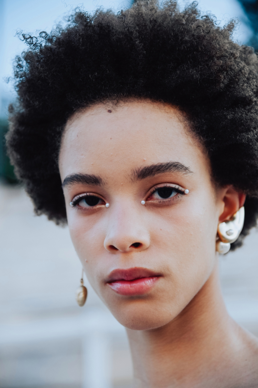 Dior: Η επίδειξη «ξεκίνησε» στα social media - Τα μοντέλα ποζάρουν με τα ρούχα του οίκου στο Καλλιμάρμαρο 