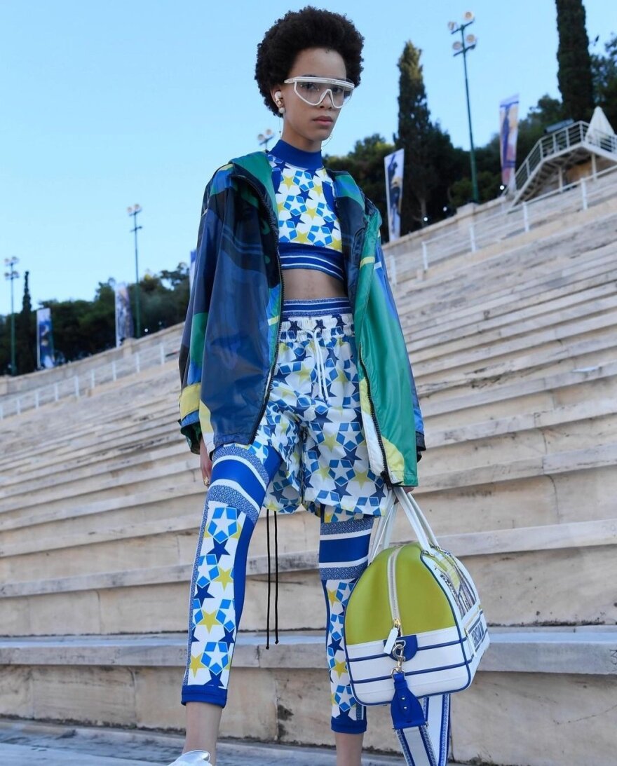 Dior: Η επίδειξη «ξεκίνησε» στα social media - Τα μοντέλα ποζάρουν με τα ρούχα του οίκου στο Καλλιμάρμαρο 