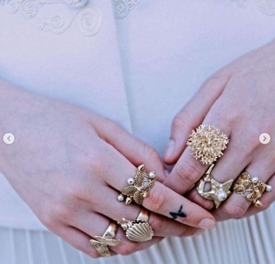 Dior: Η επίδειξη «ξεκίνησε» στα social media - Τα μοντέλα ποζάρουν με τα ρούχα του οίκου στο Καλλιμάρμαρο 