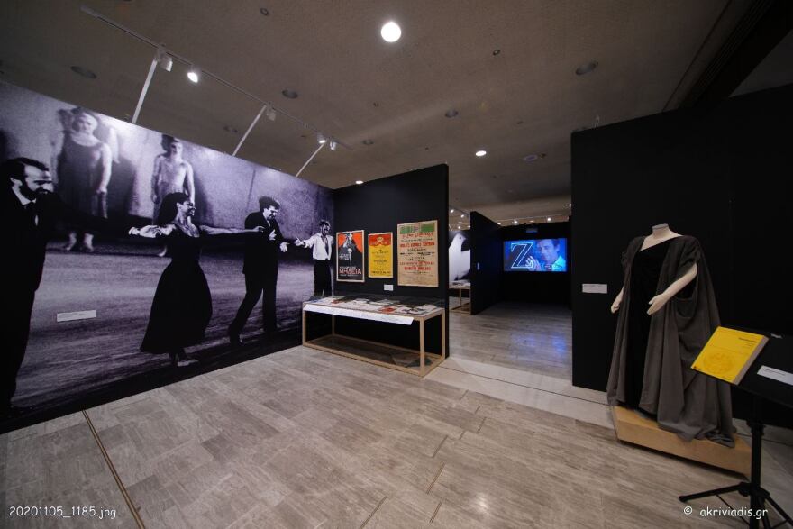 Μίκης Θεοδωράκης: Τα ποιήματα στην αγαπημένη του Μυρτώ, οι παρτιτούρες  και  η γνωριμία με τον Μάνο Χατζιδάκι 