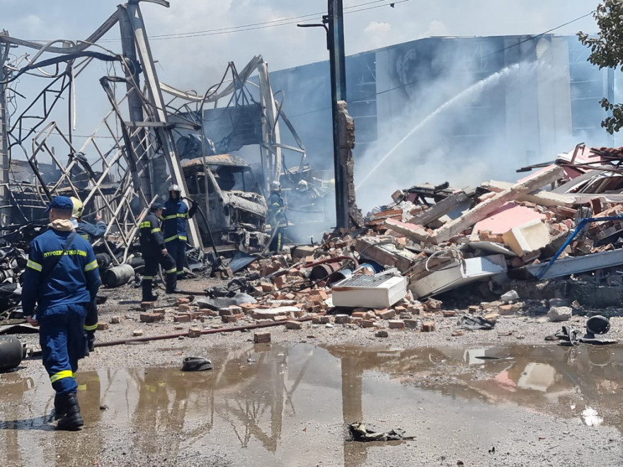 Φωτιά σε βυτιοφόρο στον Ασπρόπυργο: Τέθηκε υπό έλεγχο - Είχε ζητηθεί εκκένωση της περιοχής  