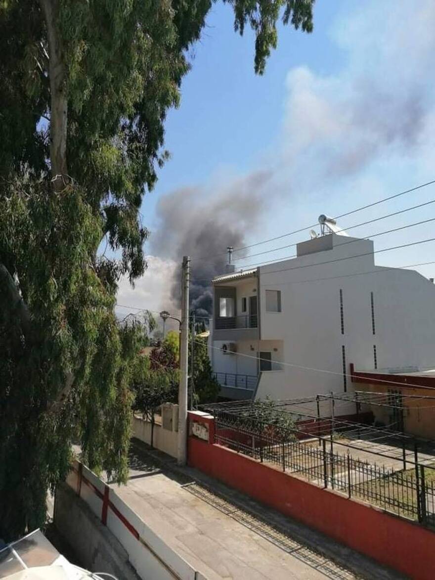 Φωτιά σε βυτιοφόρο στον Ασπρόπυργο: Τέθηκε υπό έλεγχο - Είχε ζητηθεί εκκένωση της περιοχής  