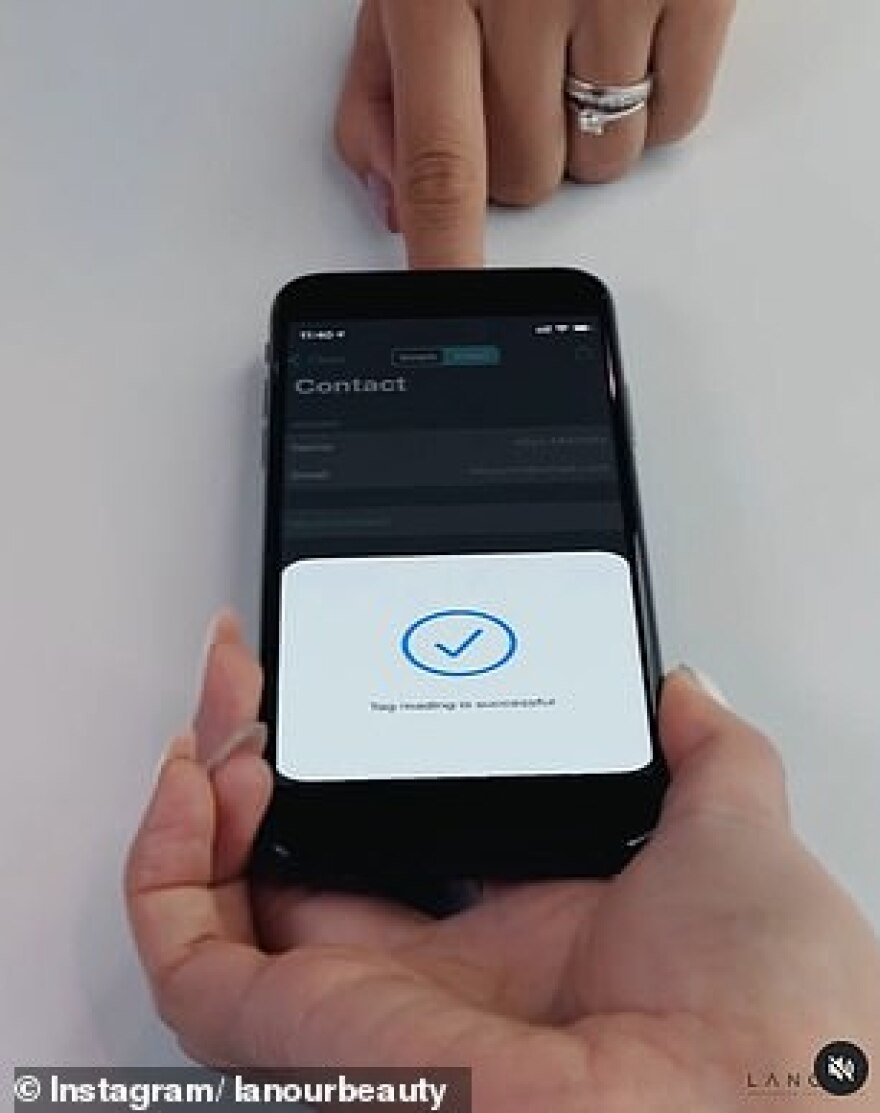 Επιχείρηση «έξυπνα νύχια» στο Ντουμπάι: Κέντρο ομορφιάς προσφέρει μανικιούρ με μικροτσίπ