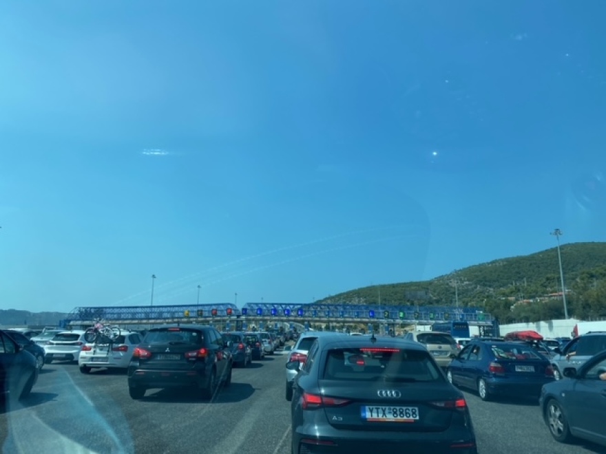 Τριήμερο Αγίου Πνεύματος: Αυξημένη κίνηση στις εξόδους Αθήνας και Θεσσαλονίκης