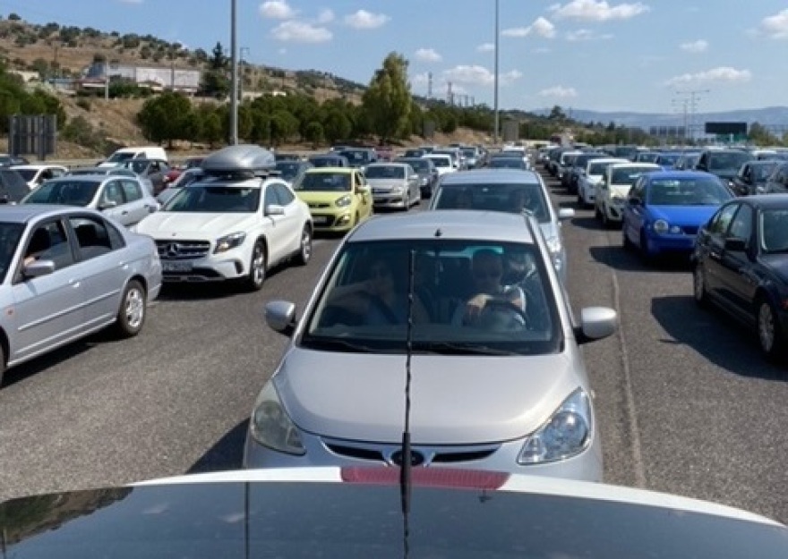 Τριήμερο Αγίου Πνεύματος: Αυξημένη κίνηση στις εξόδους Αθήνας και Θεσσαλονίκης