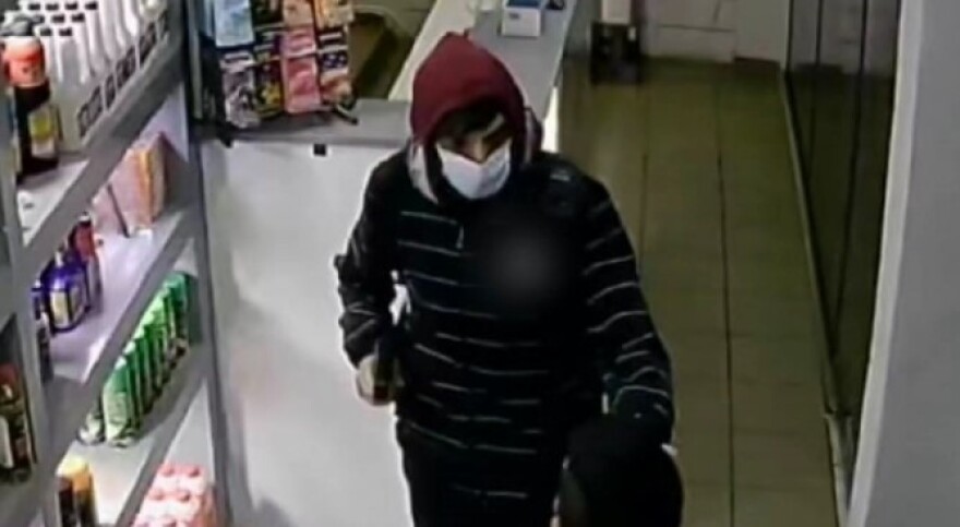 Αστυνομικός λήστευε υπαλλήλους σε βενζινάδικα με το υπηρεσιακό περίστροφο! - Δείτε φωτογραφίες