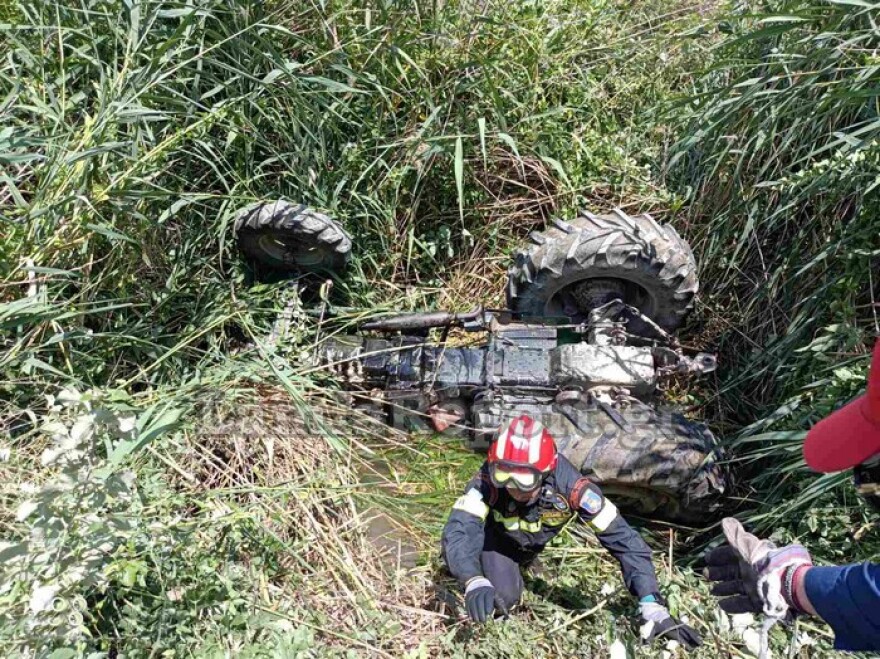 Φθιώτιδα: Νεαρός αγρότης καταπλακώθηκε από το τρακτέρ του - Σώθηκε από θαύμα