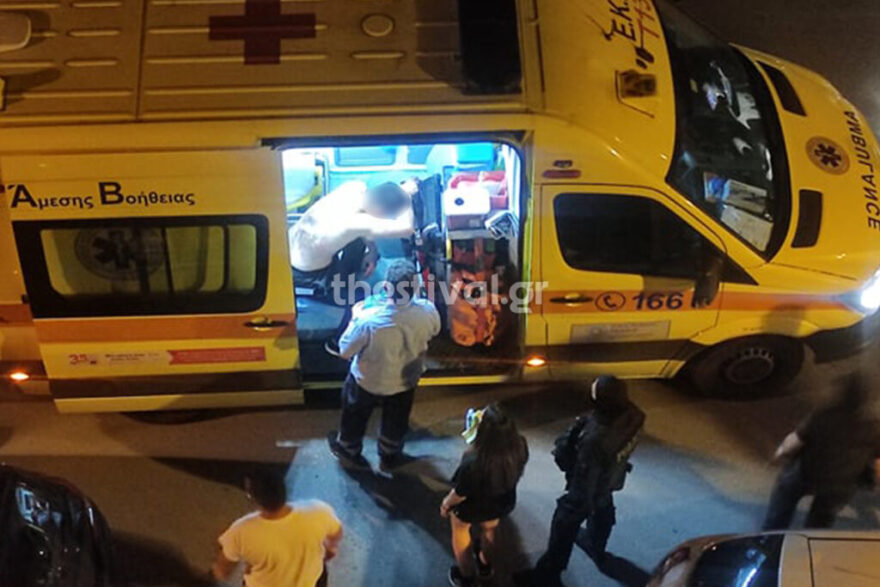 Άγριο επεισόδιο τα μεσάνυχτα στη Θεσσαλονίκη - Έκαψαν 19χρονο με πυρσό