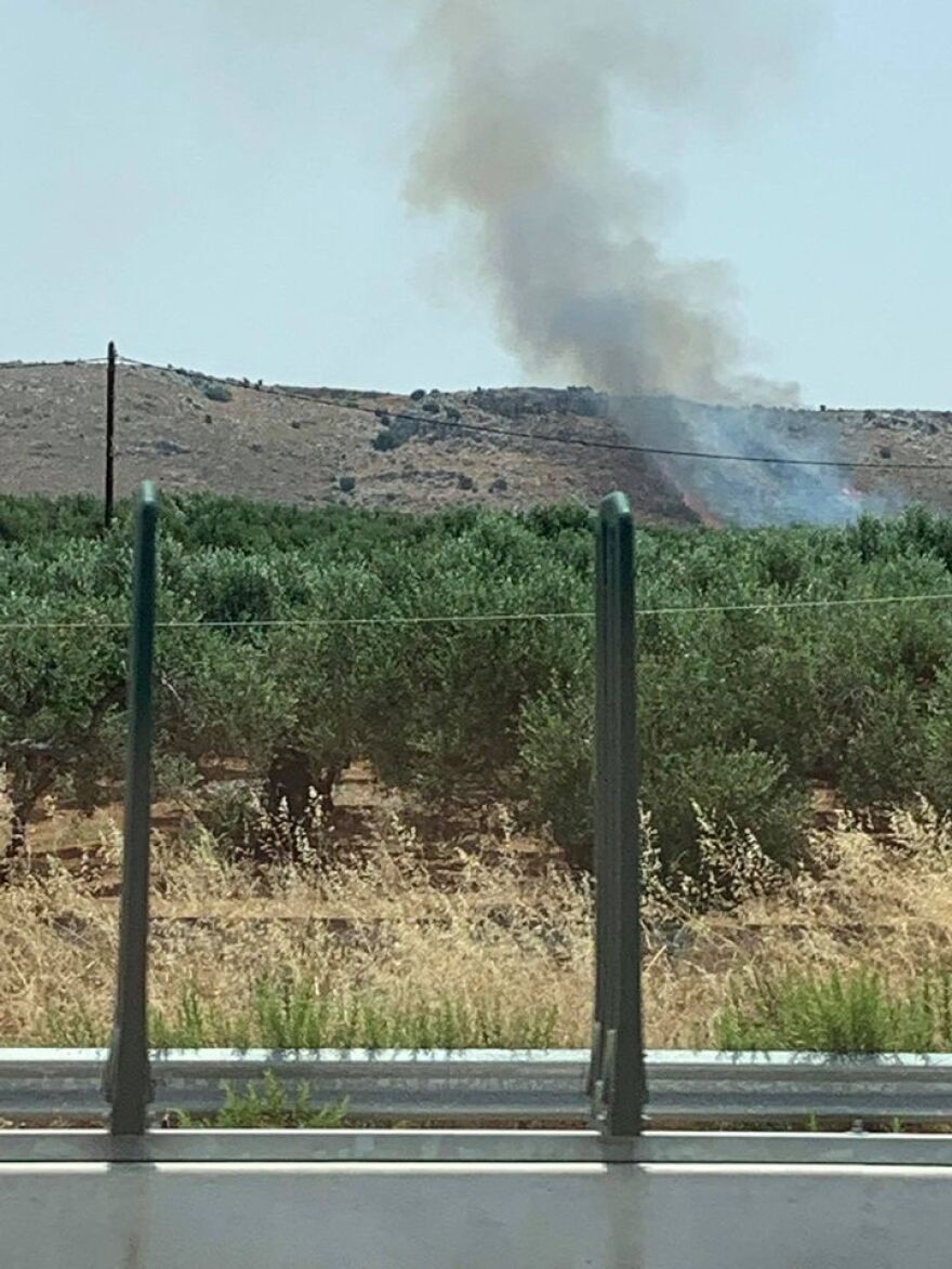 Κρήτη: Μεγάλη φωτιά κοντά στο Πεδίο Βολής Γουβών - Επιχειρεί και ελικόπτερο