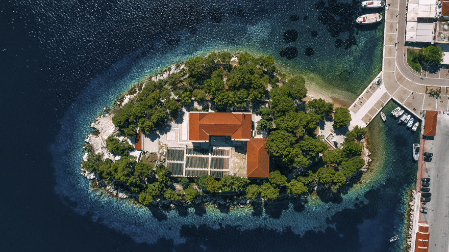 Σκιάθος: Κοσμοπολίτισσα και εμβολιασμένη, «ποντάρει» φέτος στους Έλληνες και Βαλκάνιους τουρίστες