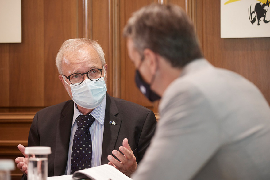 Συνάντηση Μητσοτάκη με τον πρόεδρο της ΕΤΕπ: Κατάλληλη δυναμική για μια «επενδυτική έκρηξη» στην Ελλάδα