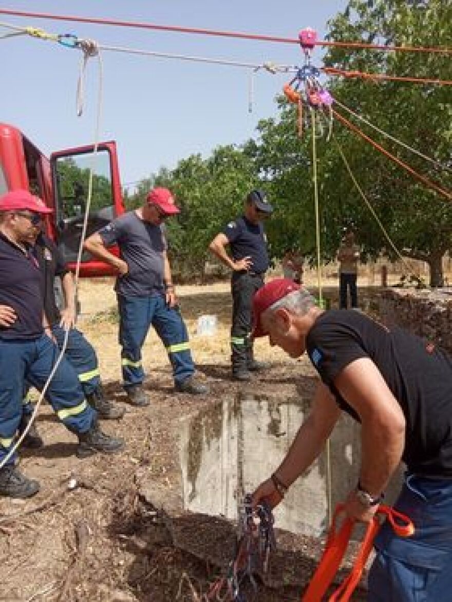 Κρήτη: Άλογο έπεσε σε πηγάδι - Μεγάλη επιχείρηση της πυροσβεστικής 