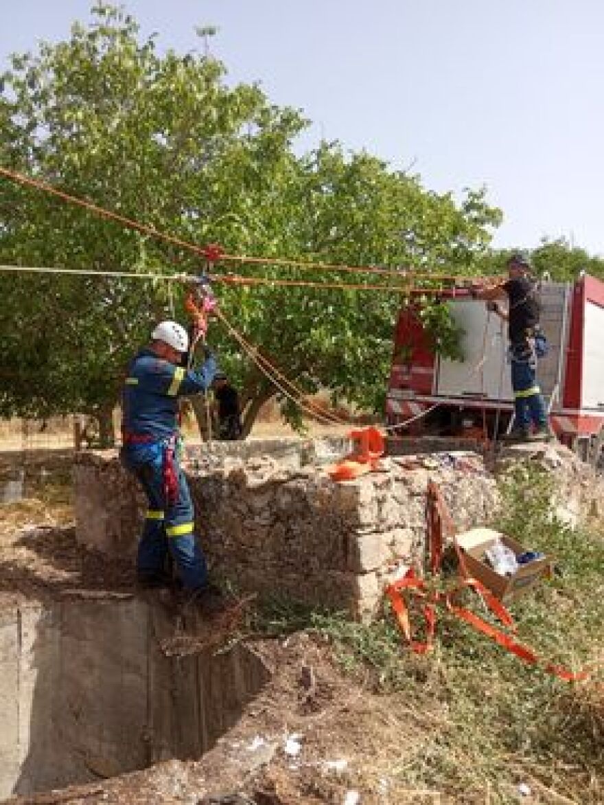 Κρήτη: Άλογο έπεσε σε πηγάδι - Μεγάλη επιχείρηση της πυροσβεστικής 