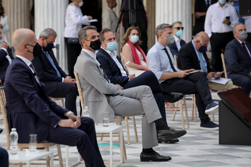 Μητσοτάκης: Στο πρόγραμμα ΣΥΝ-ΕΡΓΑΣΙΑ οι ξενοδοχοϋπάλληλοι έως τον Σεπτέμβριο