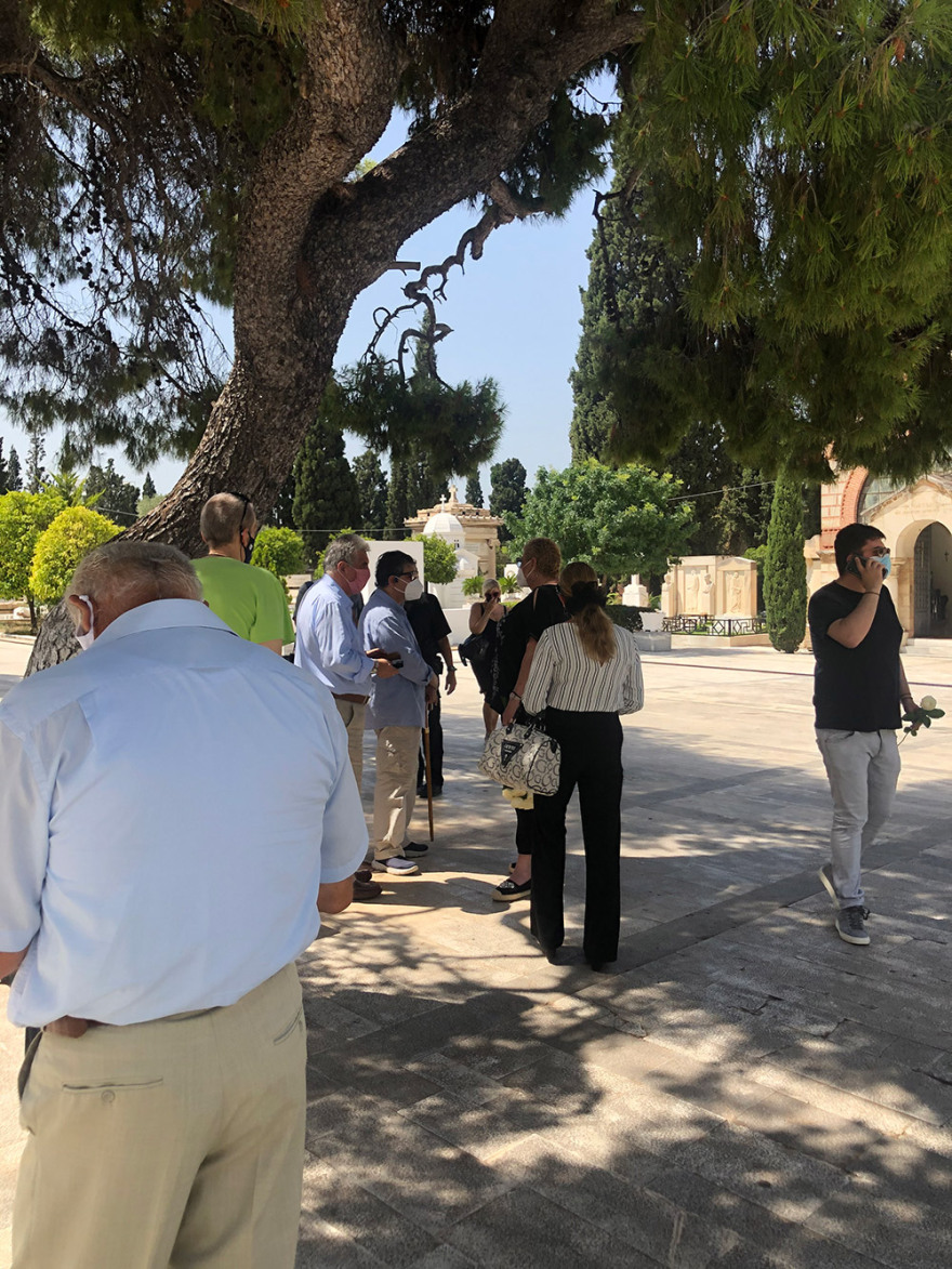 Στο Α'  Νεκροταφείο τελέστηκε το μνημόσυνο του Ανδρέα Παπανδρέου - Δείτε φωτογραφίες και βίντεο