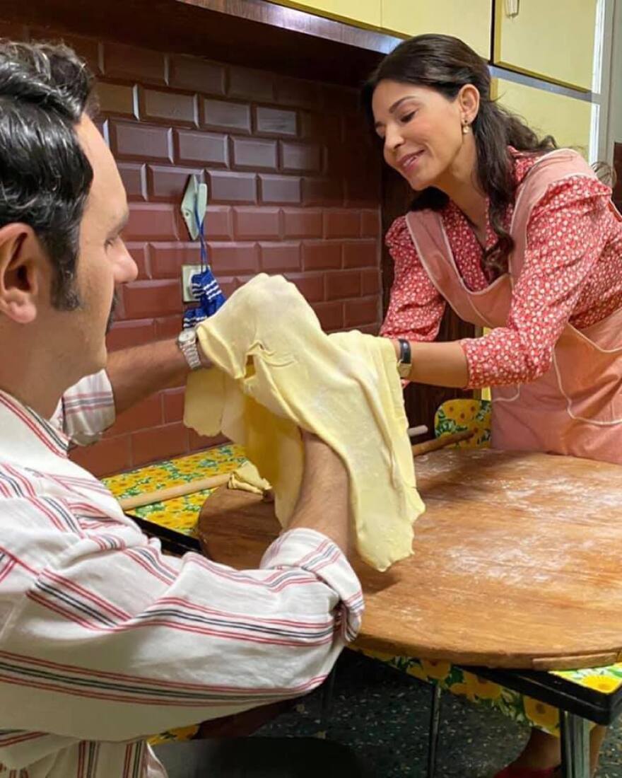 Κατερίνα Παπουτσάκη: Backstage φωτογραφίες από τα «Καλύτερά μας χρόνια»