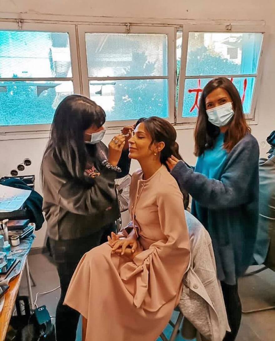 Κατερίνα Παπουτσάκη: Backstage φωτογραφίες από τα «Καλύτερά μας χρόνια»