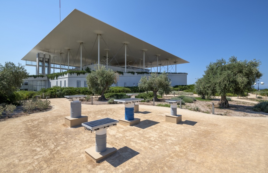 Τα γλυπτά του Takis στο Κέντρο Πολιτισμού Ίδρυμα Σταύρος Νιάρχος - Φωτογραφίες