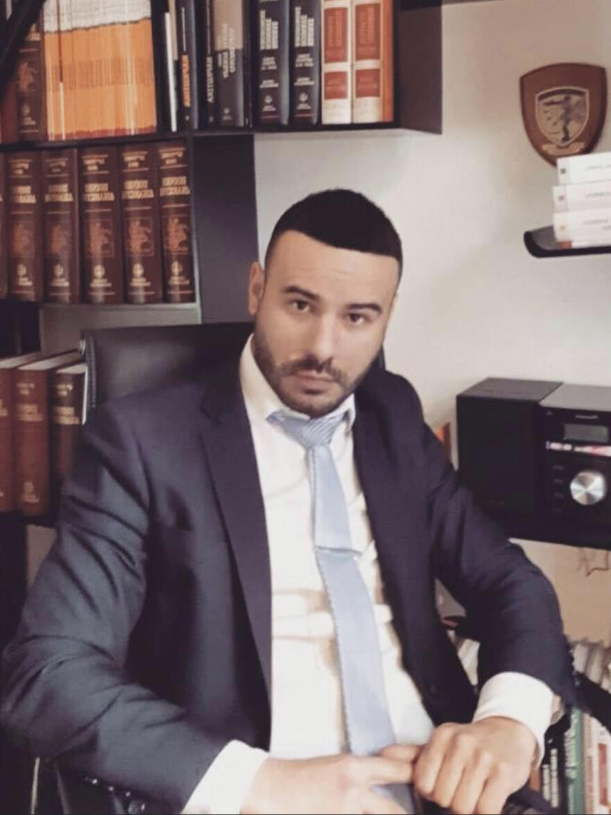 Επίθεση με βιτριόλι στη Μονή Πετράκη: Ο δικηγόρος του ιερέα δράστη περιγράφει το χρονικό του τρόμου