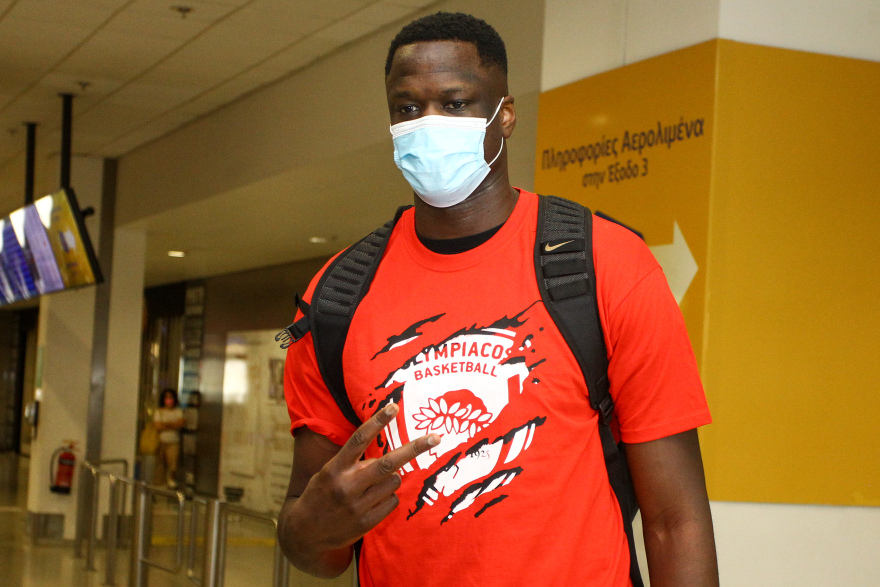 Στην Ελλάδα για τον Ολυμπιακό ο Φαλ