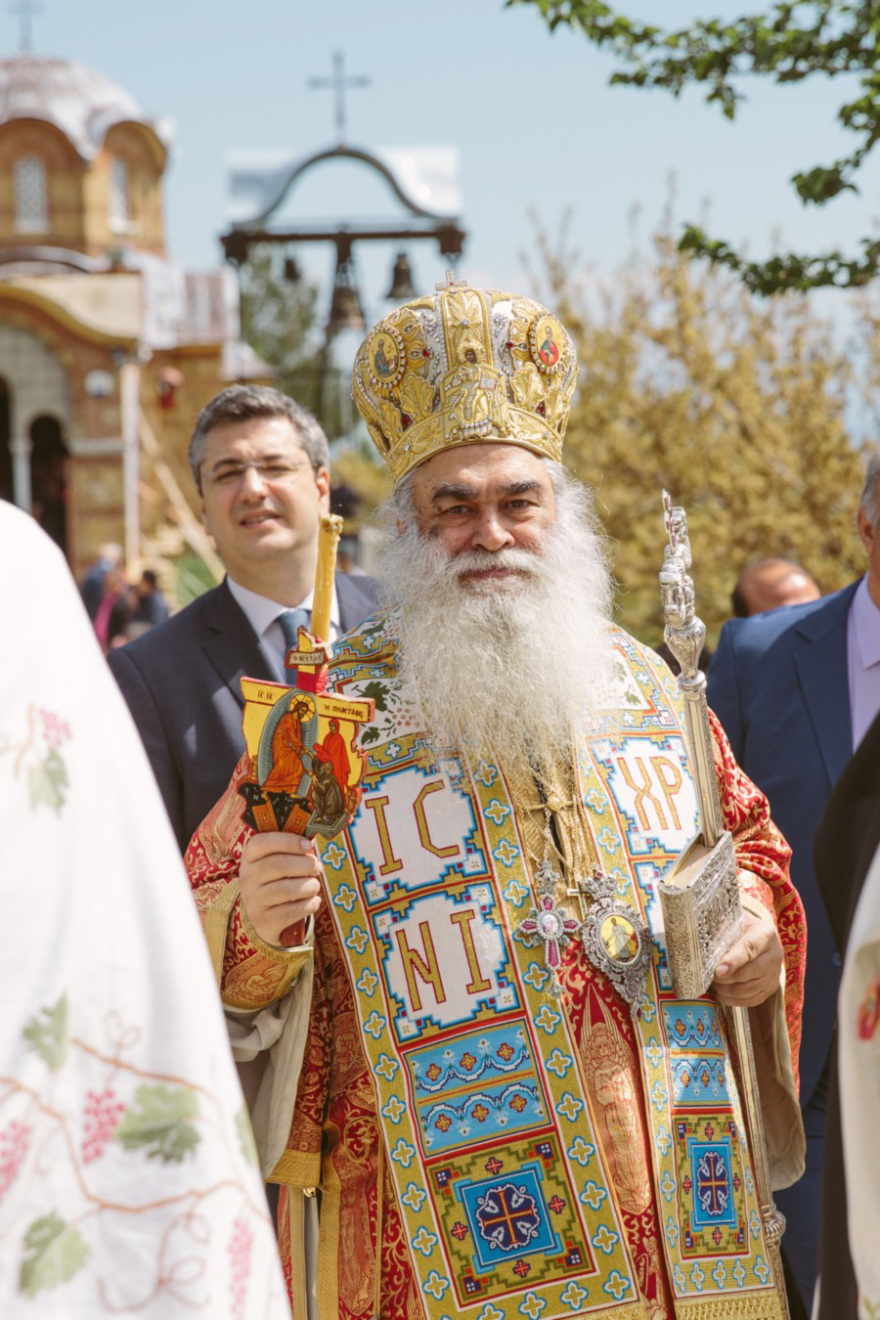 Ιερέας έριξε βιτριόλι σε επτά μητροπολίτες στη Μονή Πετράκη - Σοβαρά τραυματίες οι τρεις