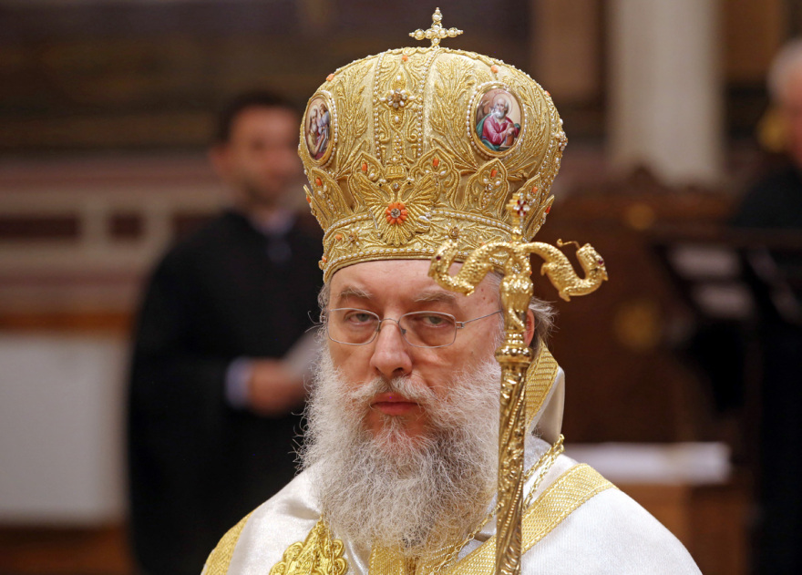 Ιερέας έριξε βιτριόλι σε επτά μητροπολίτες στη Μονή Πετράκη - Σοβαρά τραυματίες οι τρεις