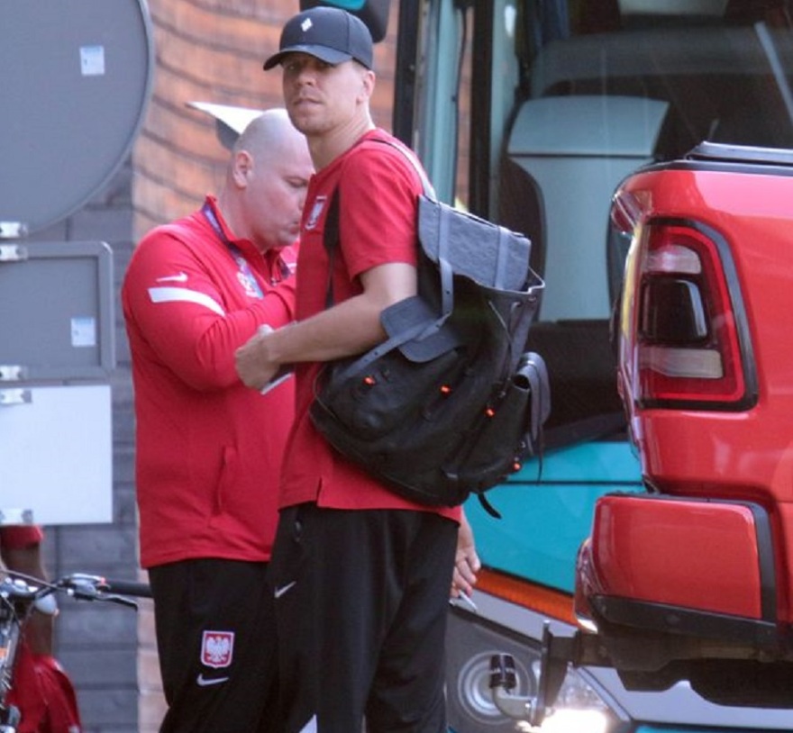 Viral: Ο Σέζνι πιάστηκε να καπνίζει λίγο πριν το ματς με την Ισπανία! 