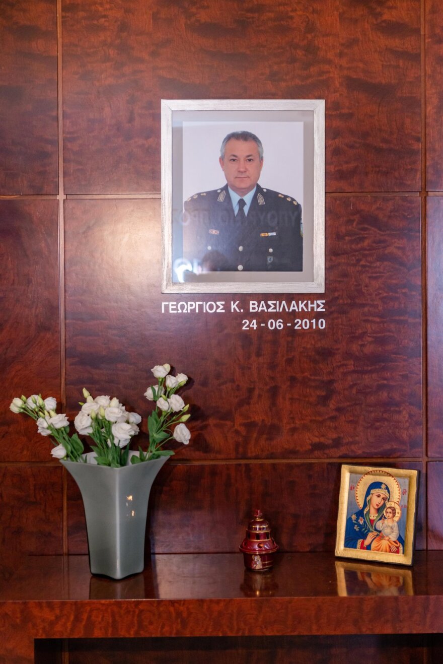Τρισάγιο στη μνήμη του θύματος τρομοκρατίας, Ταξίαρχου, Γιώργου Βασιλάκη στο υπουργείο Προστασίας του Πολίτη