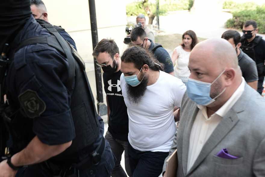 Επίθεση με βιτριόλι σε μητροπολίτες: Στον εισαγγελέα χωρίς ράσα ο ιερέας - δράστης