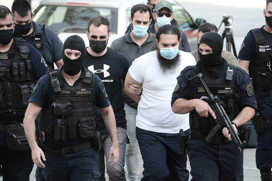 Επίθεση με βιτριόλι σε μητροπολίτες: Στον εισαγγελέα χωρίς ράσα ο ιερέας - δράστης