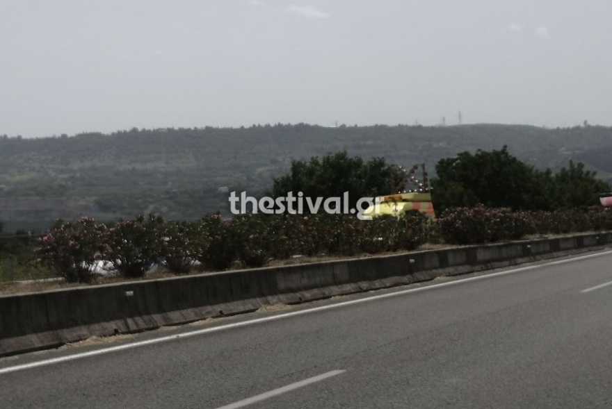 Βέροια: Νταλίκα τυλίχθηκε στις φλόγες στην Εγνατία Οδό