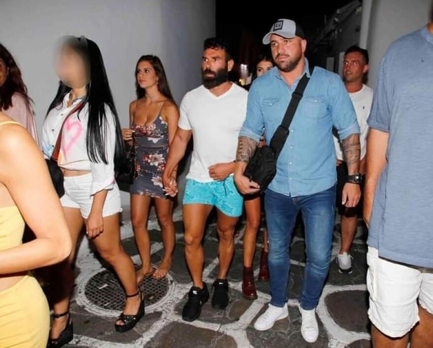 Μύκονος: Άγρια επίθεση από 15 άτομα στον Έλληνα σωματοφύλακα του Νταν Μπιλζέριαν