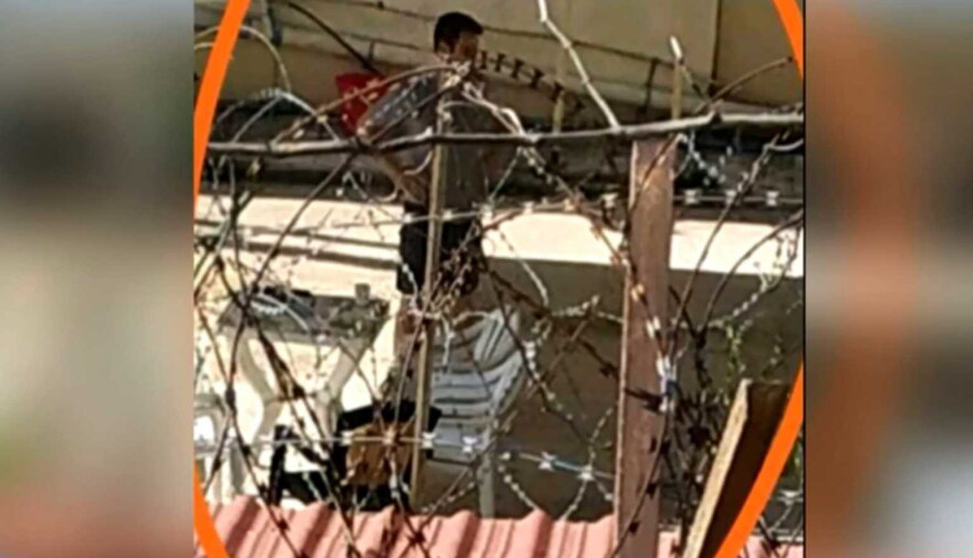 Έγκλημα στα Γλυκά Νερά: Οι «παρέες» του δολοφόνου της Καρολάιν στον Κορυδαλλό - Οι πρώτες φωτό από το κελί και το προαύλιο