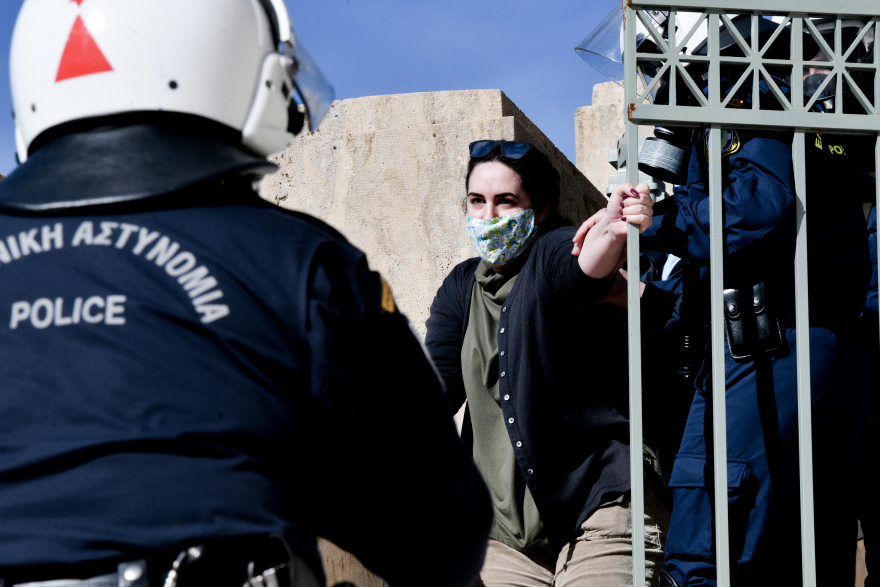 «Θωρακίζονται» τα ΑΕΙ: Με γκλομπ και σπρέι πιπεριού η Αστυνομία των Πανεπιστημίων