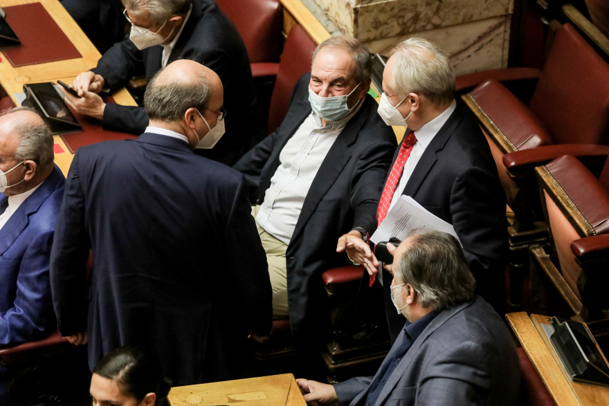 Βουλή: «Στοπ» στην ψήφιση των μνημονίων για τα Σκόπια 