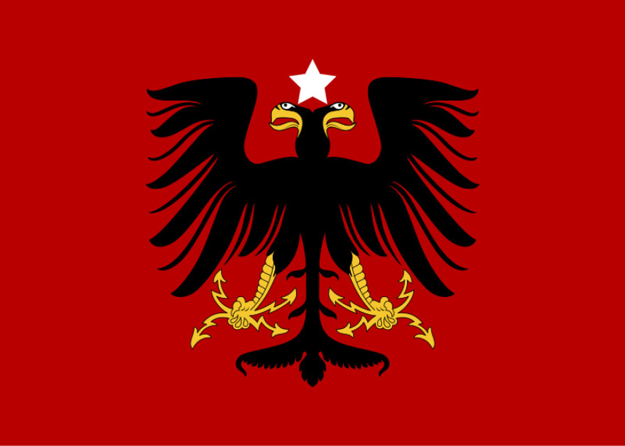 Αλβανός πανεπιστημιακός: «Ο δικέφαλος αετός στη σημαία μας είναι βυζαντινός, δεν μας εκφράζει»